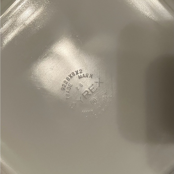 Pyrex Milk Glass Baking Dish in Snowflake Blue 1972 Pristine - Picture 7 of 9